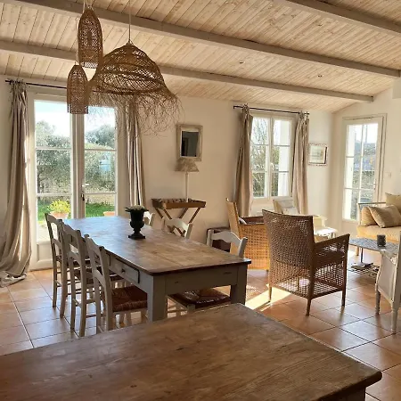 Holiday home Maison 5 Min De L'ocean Avec Jardin La Couarde-sur-Mer